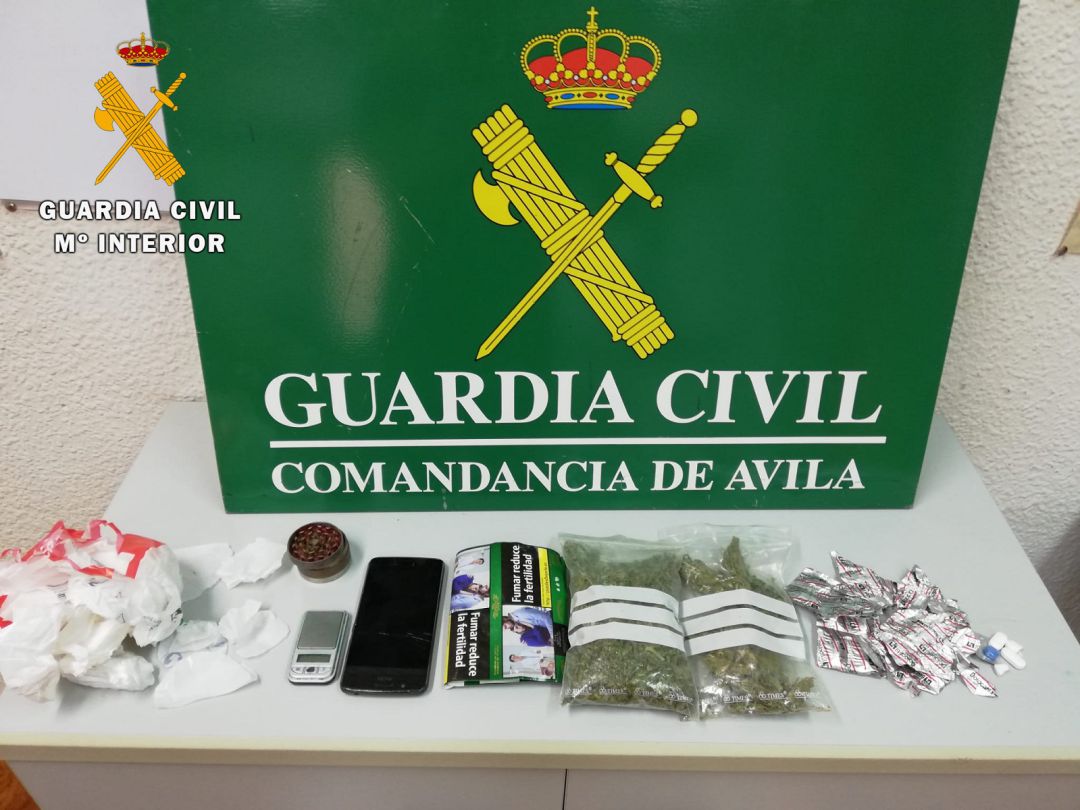 Algunos de los efectos incautados Algunos de los efectos incautados