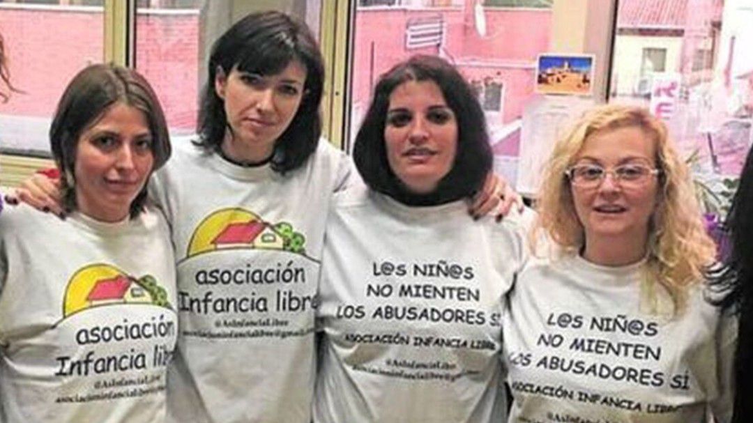 La presidenta de Infancia Libre: "Vendrán más resoluciones que nos darán la razón" La presidenta de Infancia Libre: "Vendrán más resoluciones que nos darán la razón"
