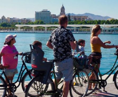 Paseo en bici por Málaga. Paseo en bici por Málaga.