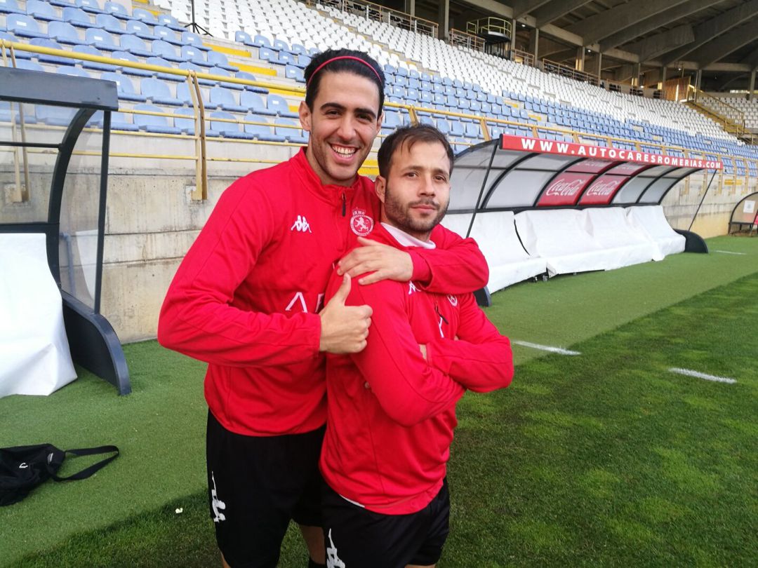 Estellés, en la foto junto al capitán Martínez, abandona la Cultural Estellés, en la foto junto al capitán Martínez, abandona la Cultural