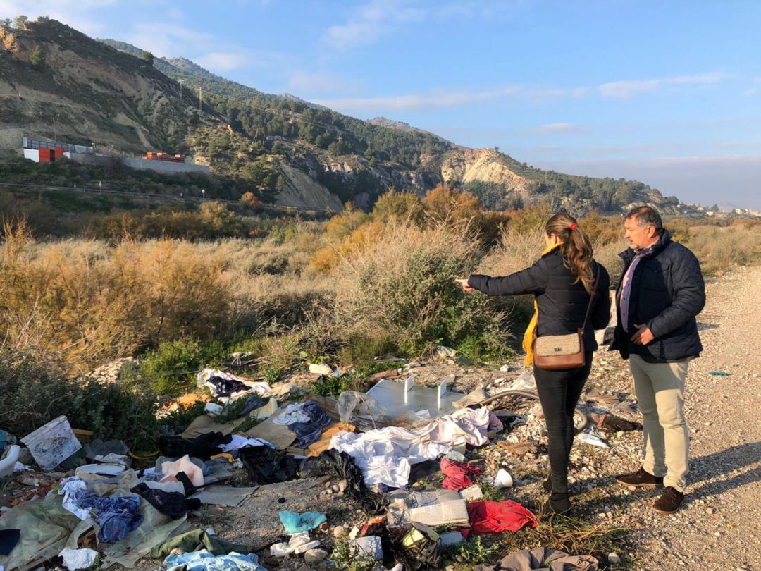 Denuncian las escombreras ilegales que se acumulan en el Guadalentín Denuncian las escombreras ilegales que se acumulan en el Guadalentín