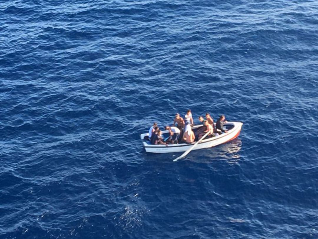 Pasan a disposición judicial los 17 inmigrantes que llegaron el jueves a la costa de Cabrera Pasan a disposición judicial los 17 inmigrantes que llegaron el jueves a la costa de Cabrera