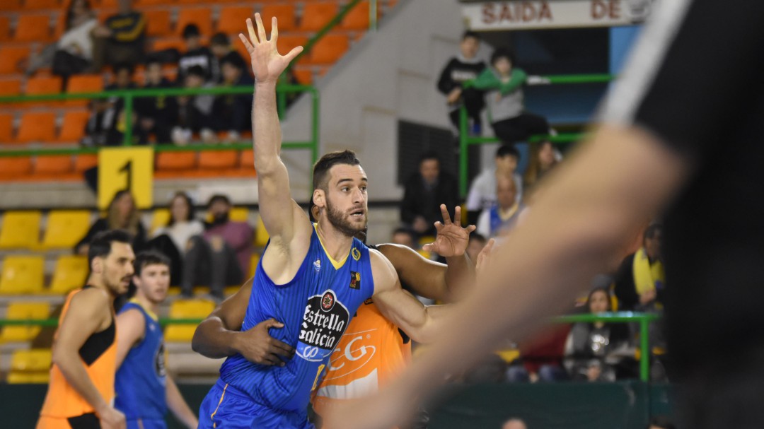 El COB se reencuentra con la victoria en su regreso al Pazo
