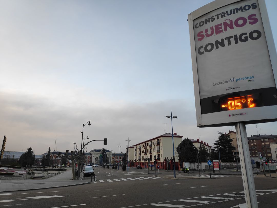 El termómetro de la plaza Colón marcaba 5 grados bajo cero a las 9 de la mañana del sábado 11 de enero El termómetro de la plaza Colón marcaba 5 grados bajo cero a las 9 de la mañana del sábado 11 de enero