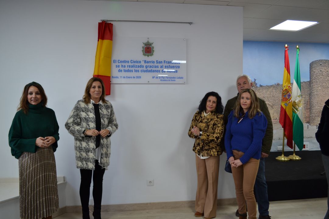 Miembros del equipo de gobierno en la inauguración del centro Miembros del equipo de gobierno en la inauguración del centro