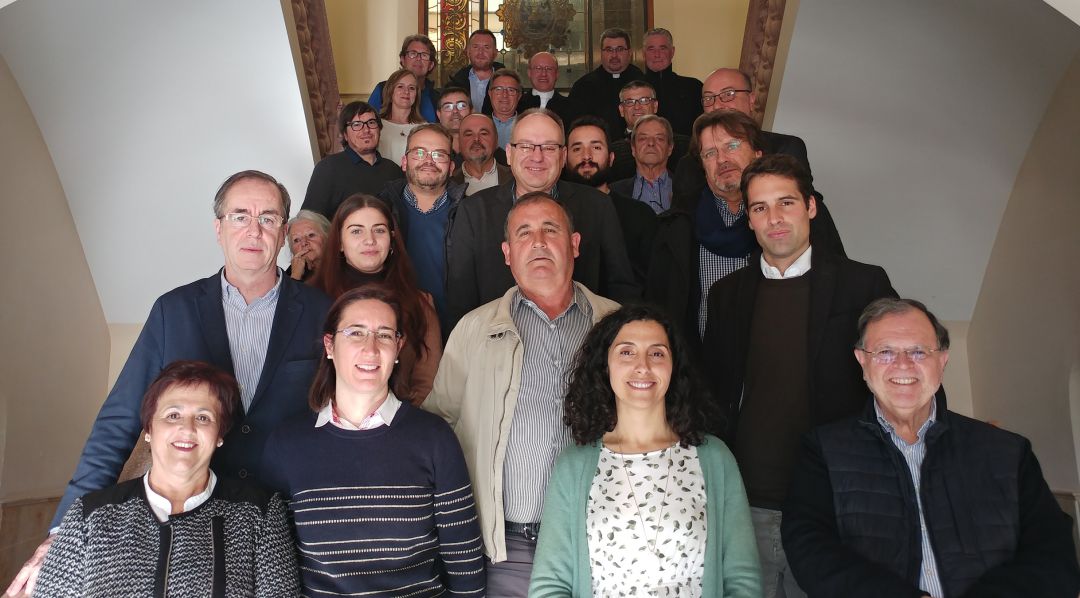 Primera reunieron en Huéscar de Alcaldes, direntes agentes sociales, fundaciones, entidades públicas y Obispado de Guadix. Primera reunieron en Huéscar de Alcaldes, direntes agentes sociales, fundaciones, entidades públicas y Obispado de Guadix.