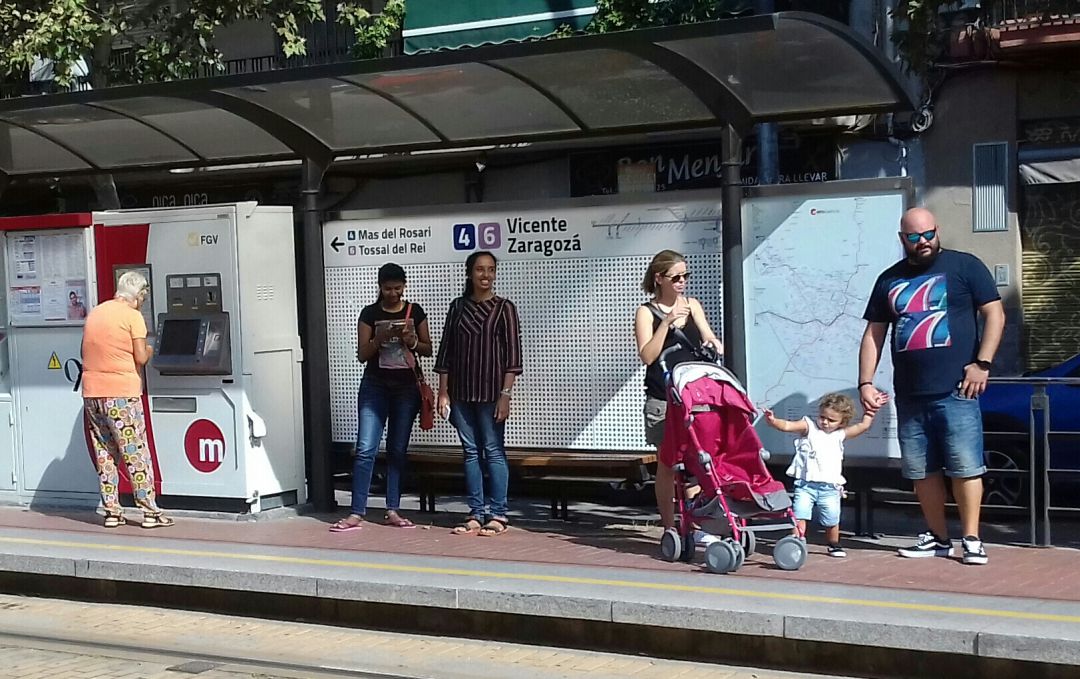 La Generalitat colocará en las paradas de las líneas 4, 6 y 8 nuevos dispositivos de información para las personas que viajan en tranvía La Generalitat colocará en las paradas de las líneas 4, 6 y 8 nuevos dispositivos de información para las personas que viajan en tranvía