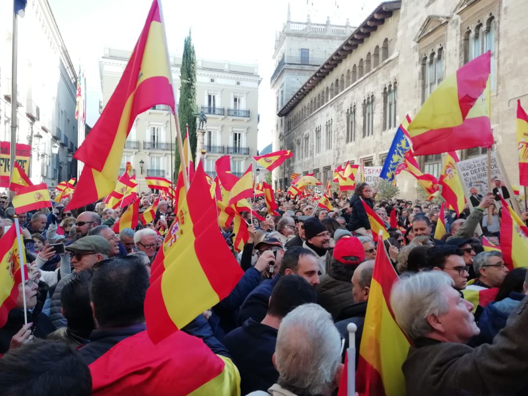 Concentración de "España Existe" en la Plaza de Manises de València Concentración de "España Existe" en la Plaza de Manises de València