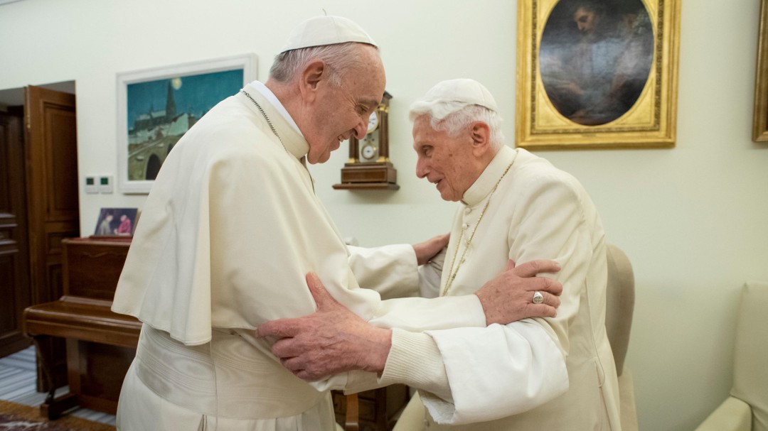 Papa contra papa: Benedicto y Francisco, enfrentados a cuenta del celibato