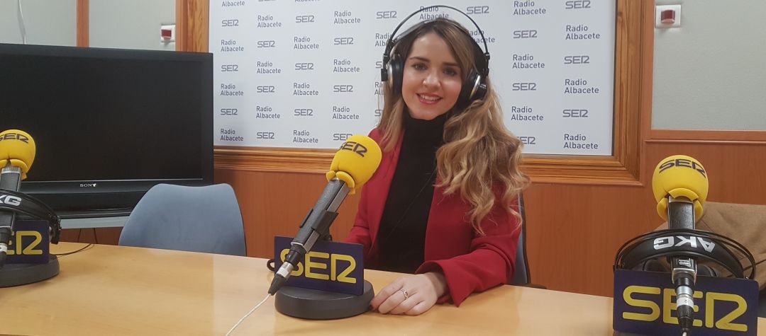 Esther Alcolea, en Radio Albacete Esther Alcolea, en Radio Albacete