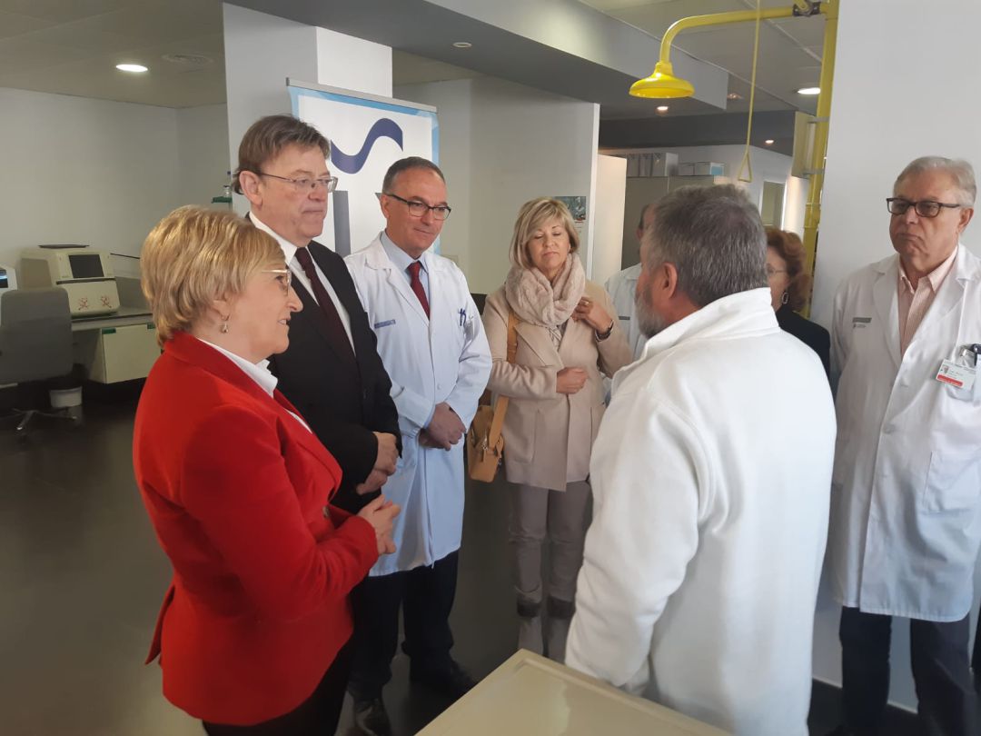 La consellera de Sanidad Universal, Ana Barceló, (i) y el gerente del Hospital General han acompañado también al president Ximo Puig en su visita a los laboratorios de Isabial. La consellera de Sanidad Universal, Ana Barceló, (i) y el gerente del Hospital General han acompañado también al president Ximo Puig en su visita a los laboratorios de Isabial.