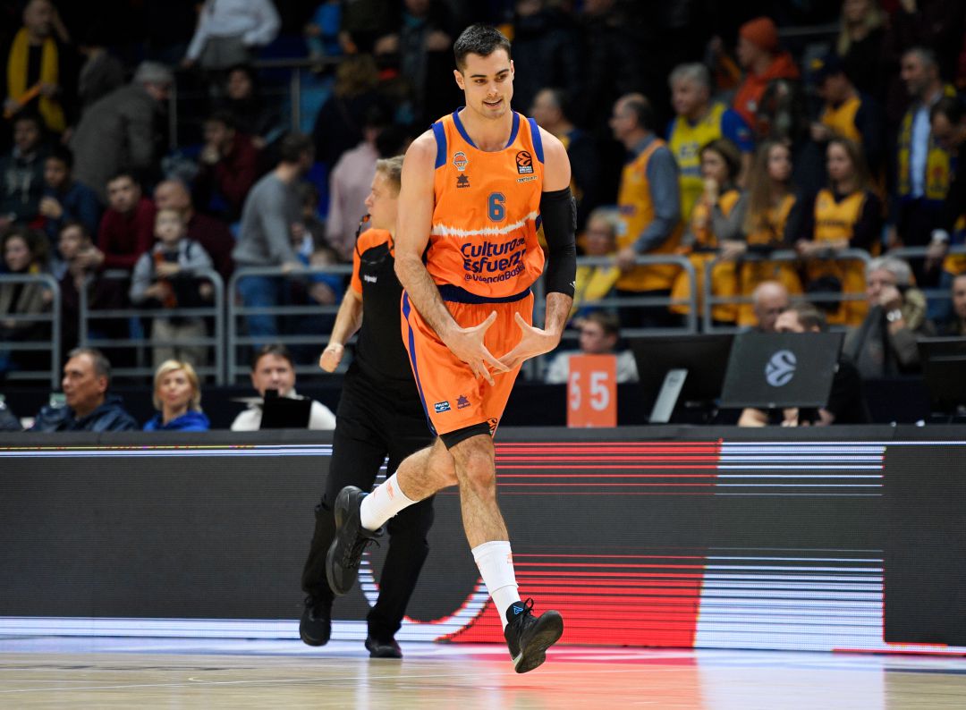 Alberto Abalde celebra una canasta en la cancha del Khimki. Alberto Abalde celebra una canasta en la cancha del Khimki.