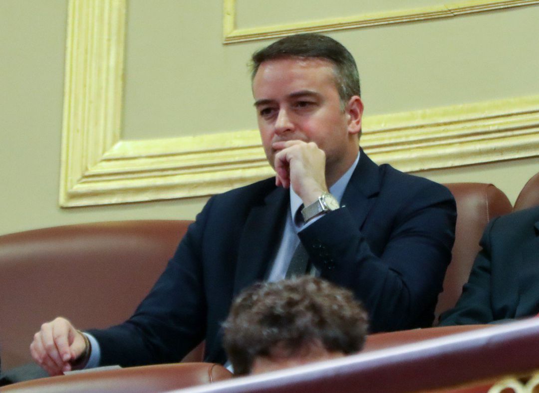El jefe de gabinete de Pedro Sánchez, Iván Redondo, en la tribuna de invitados durante la primera sesión del debate de investidura del presidente del Gobierno El jefe de gabinete de Pedro Sánchez, Iván Redondo, en la tribuna de invitados durante la primera sesión del debate de investidura del presidente del Gobierno