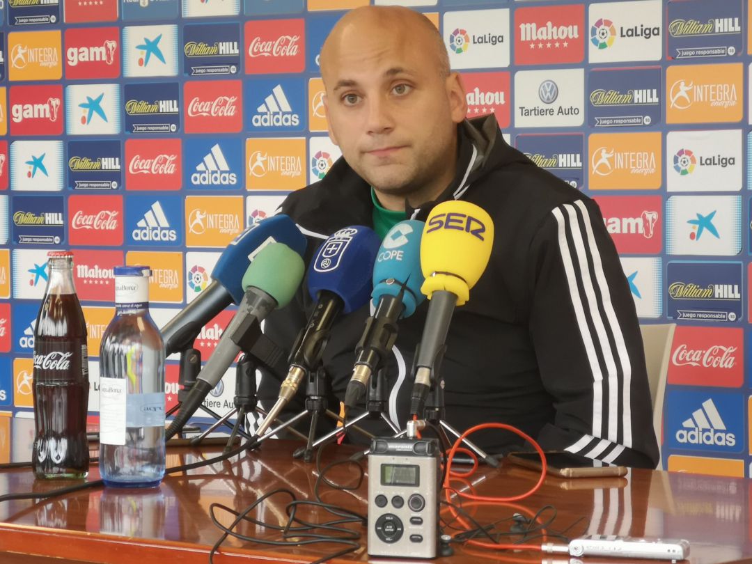 Javi Rozada durante una rueda de prensa en El Requexón Javi Rozada durante una rueda de prensa en El Requexón