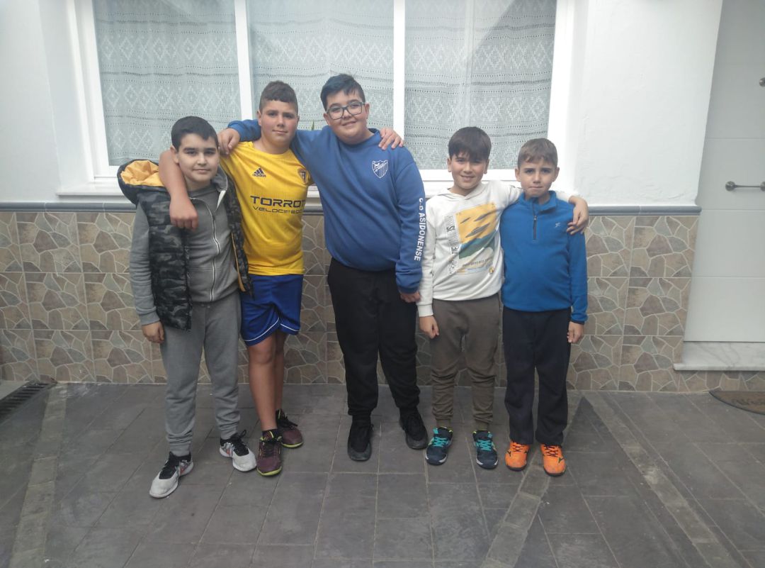 Los integrantes del cuarteto infantil de Medina 'Qué barbaridad con tanto recortar' Los integrantes del cuarteto infantil de Medina 'Qué barbaridad con tanto recortar'
