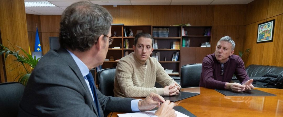 El presidente de la Xunta, Alberto Núñez Feijóo, se reúne con familiares de Diego Bello, el joven muerto en Filipinas El presidente de la Xunta, Alberto Núñez Feijóo, se reúne con familiares de Diego Bello, el joven muerto en Filipinas