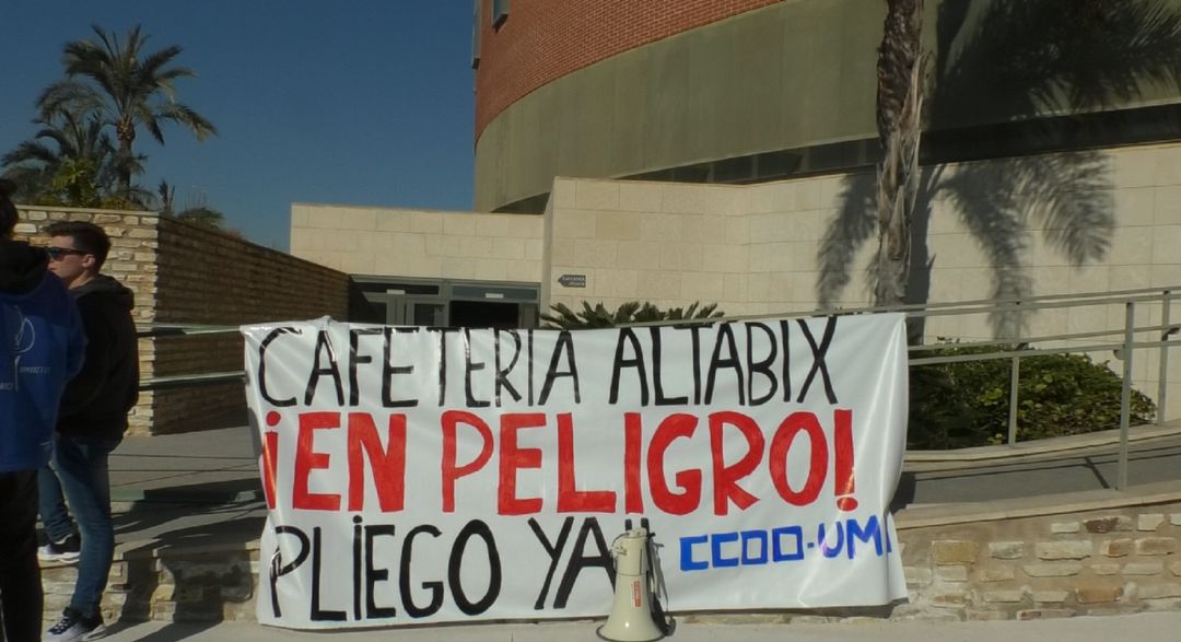 Imagen de la pancarta durante la concentración Imagen de la pancarta durante la concentración