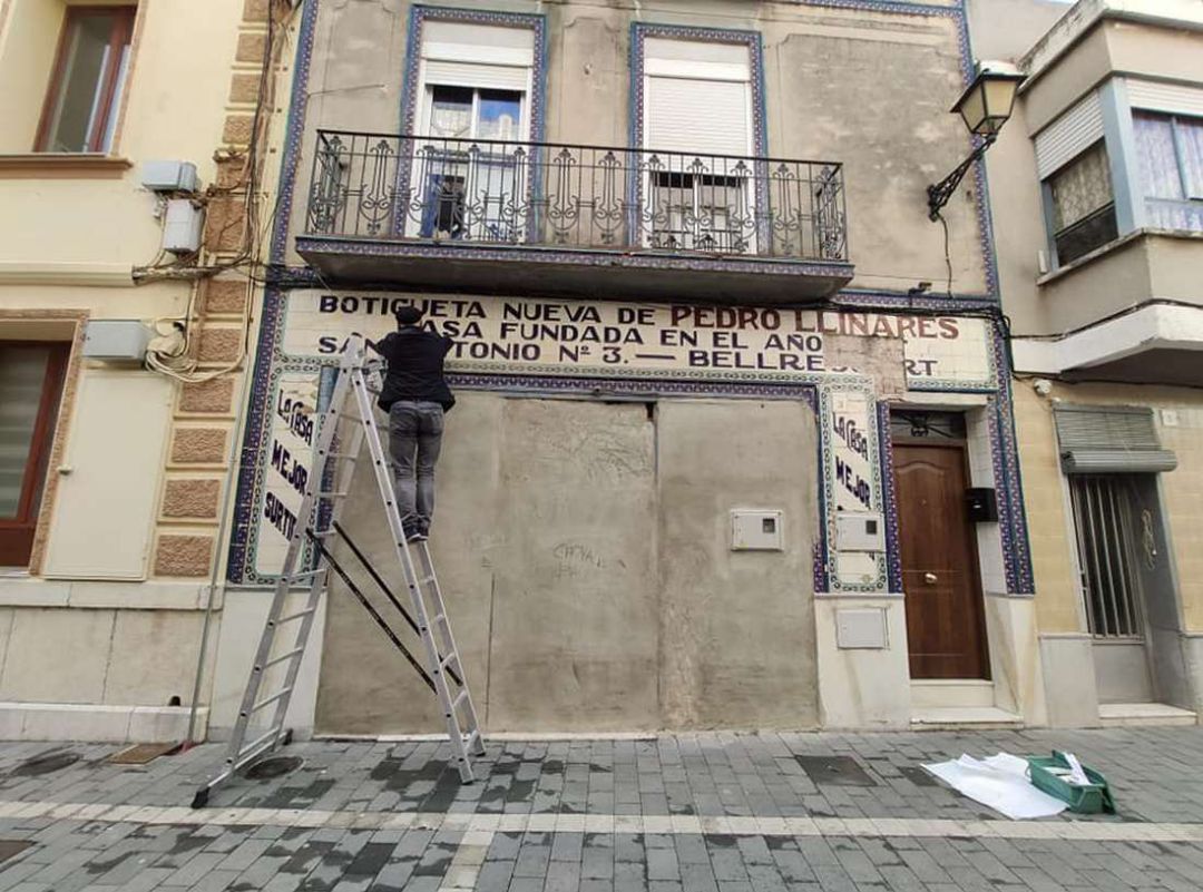 Fachada con la cerámica protegida en Bellreguard Fachada con la cerámica protegida en Bellreguard
