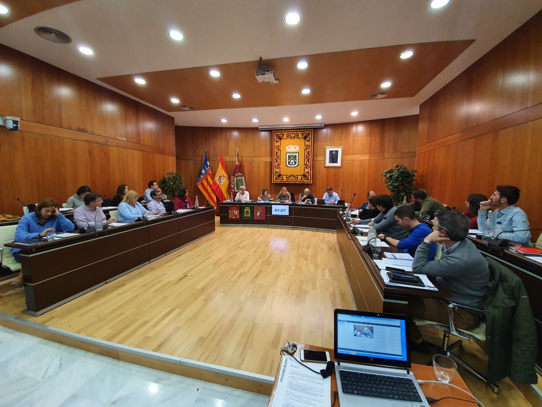 Sesión plenaria en el ayuntamiento de Calp. Sesión plenaria en el ayuntamiento de Calp.