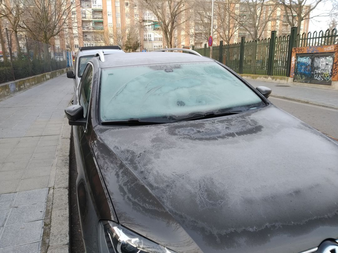 Coche con helada a las 10 de la mañana en Guadalajara Coche con helada a las 10 de la mañana en Guadalajara