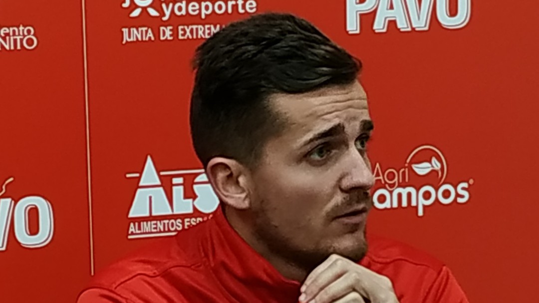 Abraham Pozo: "Te pica no haber ganado ningún derbi en Segunda"