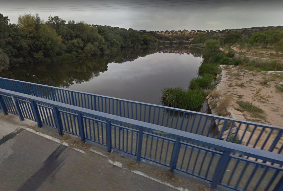 El río Tormes a su paso por el término municipal de Villamayor de Armuña El río Tormes a su paso por el término municipal de Villamayor de Armuña