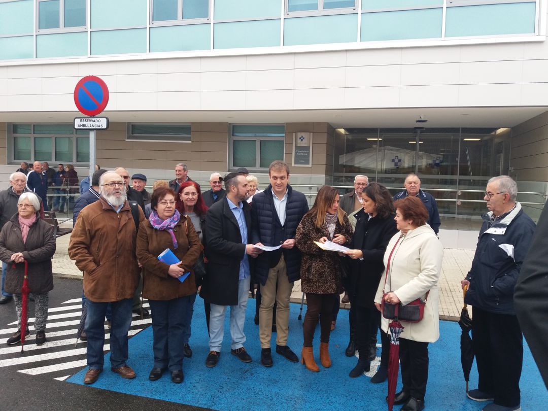 Los vecinos de Colloto denuncian la falta de médicos en su centro de salud Los vecinos de Colloto denuncian la falta de médicos en su centro de salud