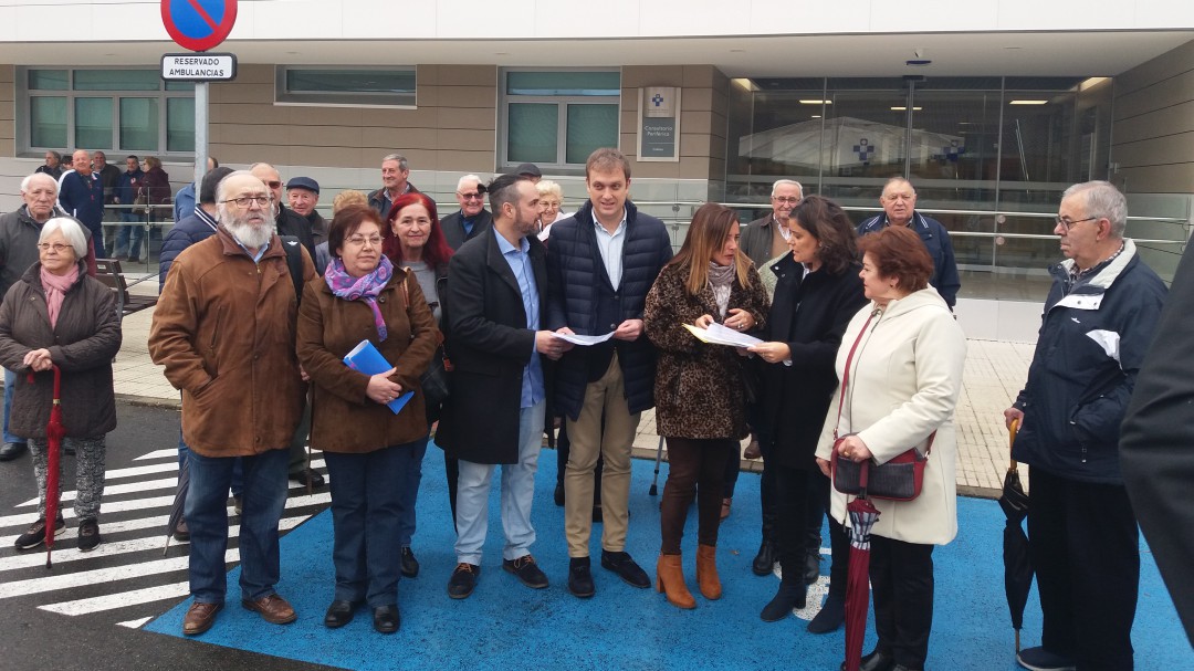 Los vecinos de Colloto denuncian la falta de médicos en su centro de salud