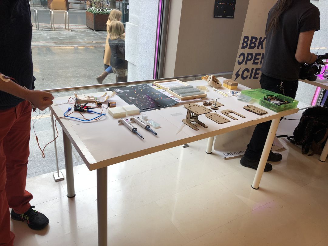 Identificar tus ancestros maternos y crear una mano cyborg, entre las actividades de BBK Open Science Identificar tus ancestros maternos y crear una mano cyborg, entre las actividades de BBK Open Science