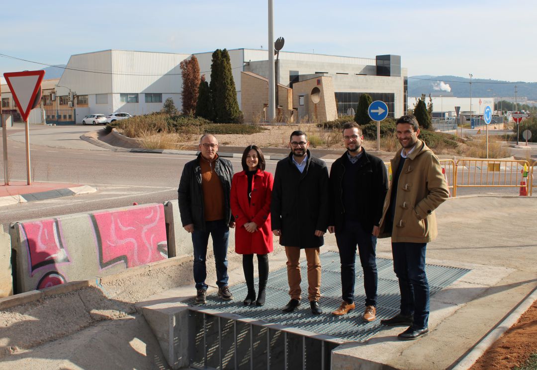 La secretaria autonómica de Economía Sostenible, Sectores Productivos y Comercio, Rebeca Torró, el alcalde, Samuel Falomir, el concejal de Promoción Económica, Robert Tena y el concejal de Urbanismo, Julián Tena. La secretaria autonómica de Economía Sostenible, Sectores Productivos y Comercio, Rebeca Torró, el alcalde, Samuel Falomir, el concejal de Promoción Económica, Robert Tena y el concejal de Urbanismo, Julián Tena.