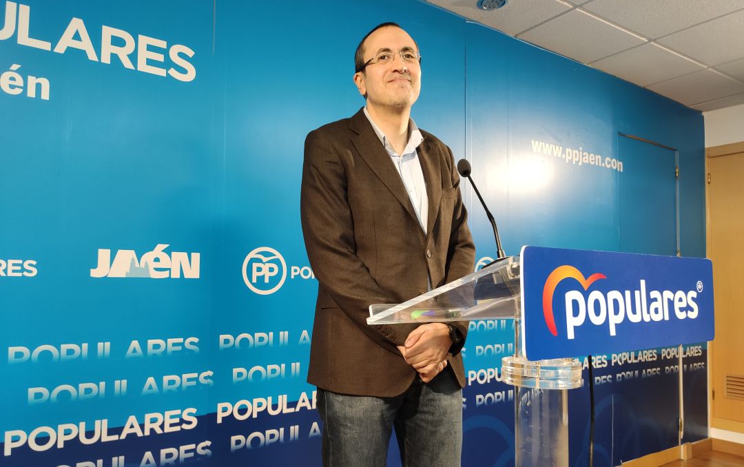 Manuel Bonilla, del PP, ha hablado en rueda de prensa de distintas cuestiones relacionadas con la situación municipal de Jaén Manuel Bonilla, del PP, ha hablado en rueda de prensa de distintas cuestiones relacionadas con la situación municipal de Jaén