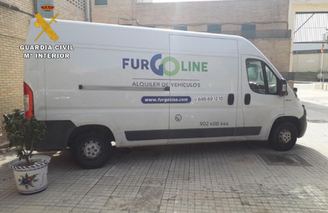 Furgoneta que utilizaban los autores de los robos. Furgoneta que utilizaban los autores de los robos.