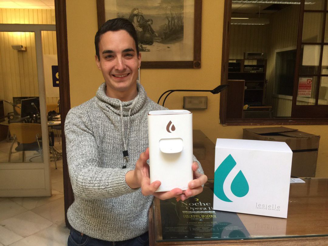 Rubén Rubiales muestra el dispositivo final de Lesielle. Rubén Rubiales muestra el dispositivo final de Lesielle.