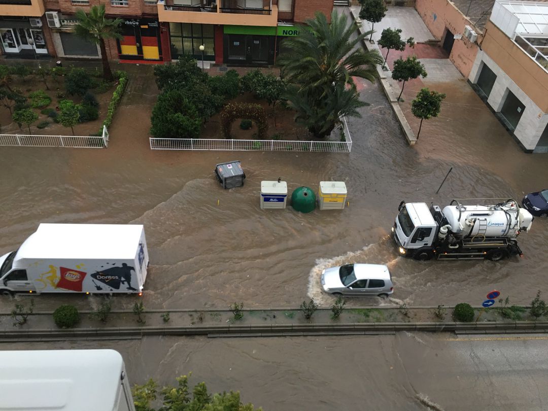 Inundaciones en Avenida de Andalucía. Inundaciones en Avenida de Andalucía.
