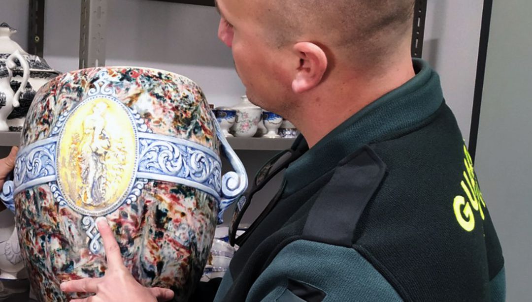 Dos detenidos por el robo de 400 piezas de porcelana de los siglos XVIII y XIX Dos detenidos por el robo de 400 piezas de porcelana de los siglos XVIII y XIX