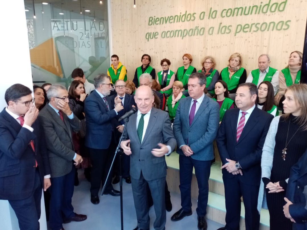 El presidente de la Asociación Española Contra el Cáncer (AECC) en Sevilla, Julio Cuesta, se dirige a los asistentes al acto de esta mañana ante la presencia entre otros del alcalde, Juan Espadas, o el delegado de la Junta en Sevilla, Ricardo Sánchez El presidente de la Asociación Española Contra el Cáncer (AECC) en Sevilla, Julio Cuesta, se dirige a los asistentes al acto de esta mañana ante la presencia entre otros del alcalde, Juan Espadas, o el delegado de la Junta en Sevilla, Ricardo Sánchez