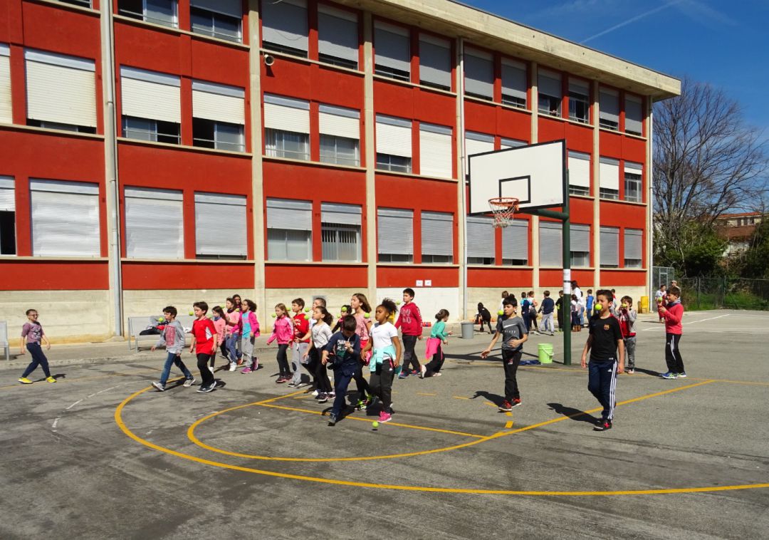 Alumnado del colegio participan en juegos organizados en el centro Alumnado del colegio participan en juegos organizados en el centro