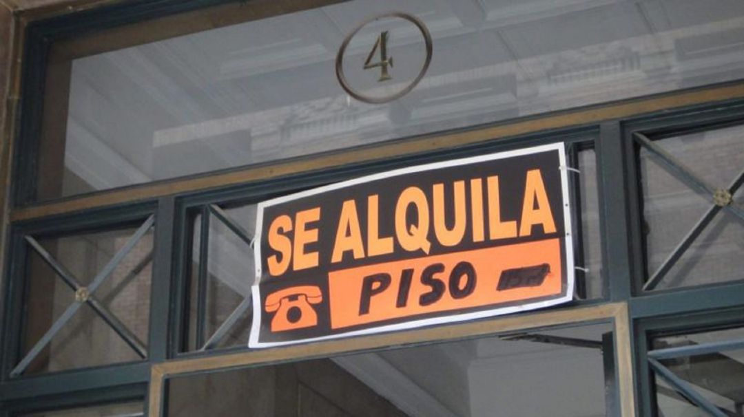 Cartel de vivienda en alquiler (archivo) Cartel de vivienda en alquiler (archivo)
