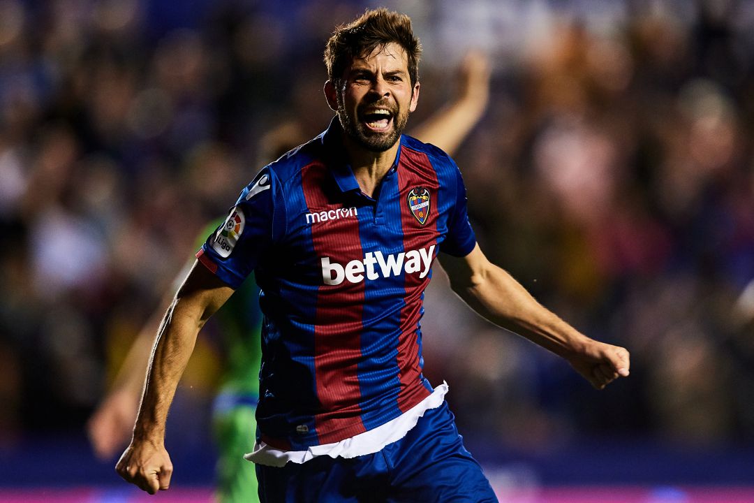 Coke celebra un gol con el Levante Coke celebra un gol con el Levante