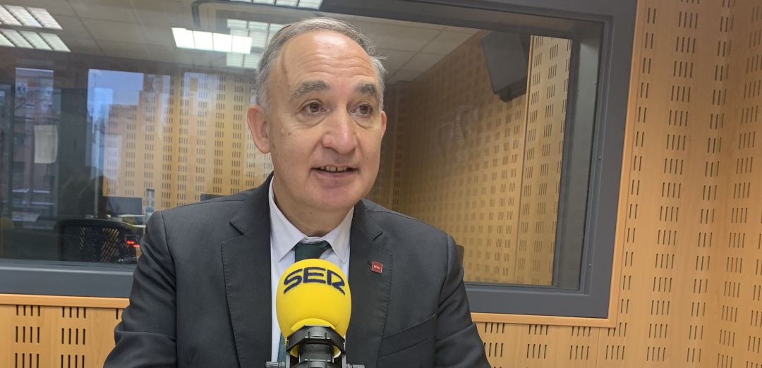 El rector de la Universidad de Valladolid, durante la entrevista en 'Hoy por Hoy' El rector de la Universidad de Valladolid, durante la entrevista en 'Hoy por Hoy'