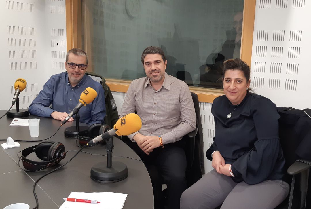 De derecha a izquierda, Nieves Sevilla, 2° teniente de alcaldía (PSOE) en Getafe, David Conde, portavoz del PP en Valdemoro, y Enrique Morago, portavoz de Ciudadanos en Leganés. De derecha a izquierda, Nieves Sevilla, 2° teniente de alcaldía (PSOE) en Getafe, David Conde, portavoz del PP en Valdemoro, y Enrique Morago, portavoz de Ciudadanos en Leganés.