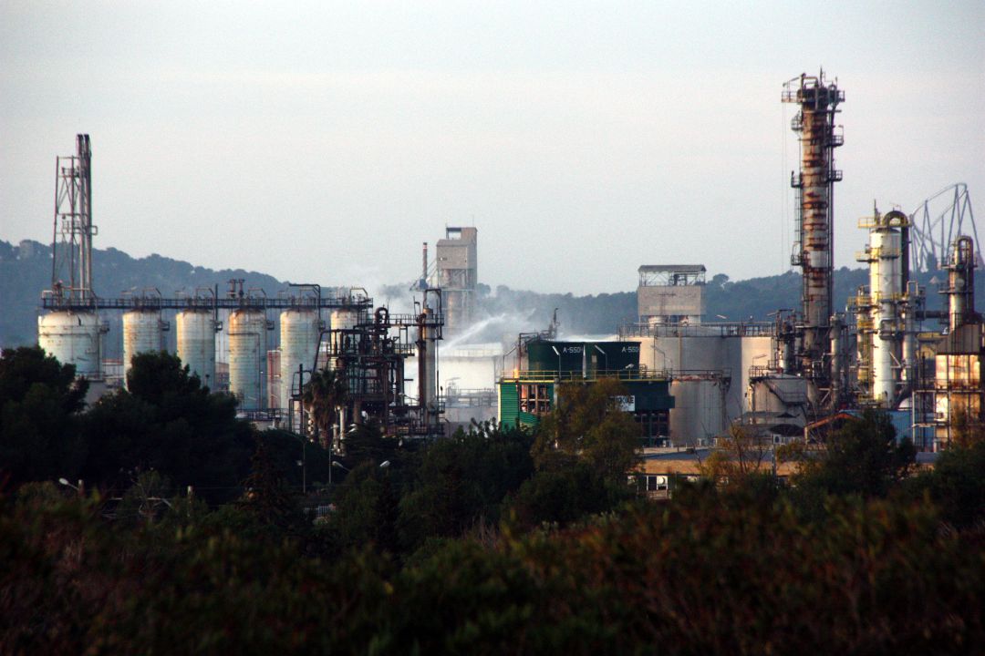 La petroquímica de Tarragona que ha sufrido la explosión. La petroquímica de Tarragona que ha sufrido la explosión.