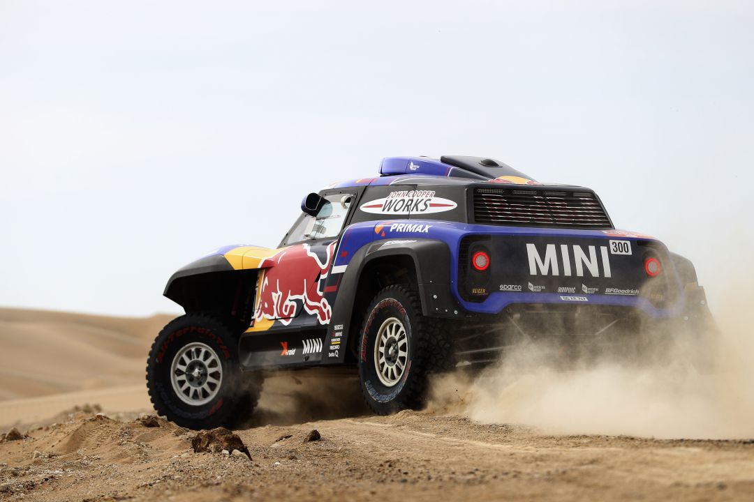 Carlos Sainz en su Mini Carlos Sainz en su Mini