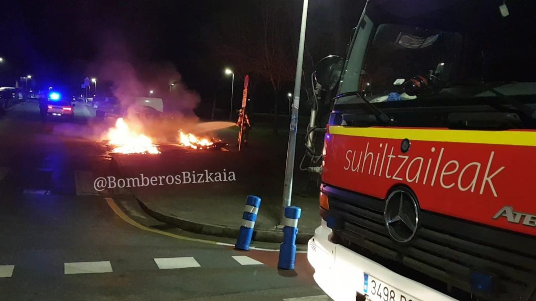 Calcinado cuatro contenedores en Bilbao y tres en Lemoa Calcinado cuatro contenedores en Bilbao y tres en Lemoa
