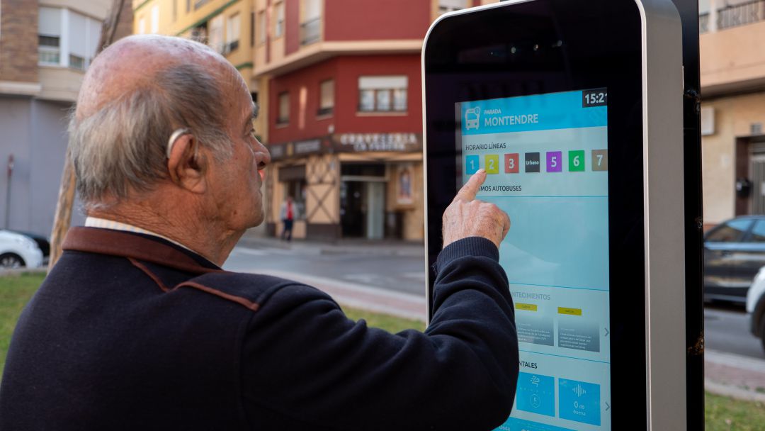 Onda instala una marquesina inteligente en su apuesta por la 'smart city' Onda instala una marquesina inteligente en su apuesta por la 'smart city'