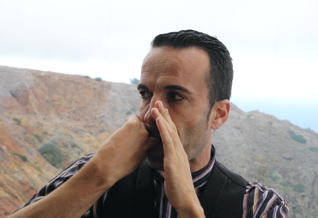 Un silbador en La Gomera donde se conserva desde hace diez años este lenguaje como Patrimonio de la Humanidad por la UNESCO Un silbador en La Gomera donde se conserva desde hace diez años este lenguaje como Patrimonio de la Humanidad por la UNESCO