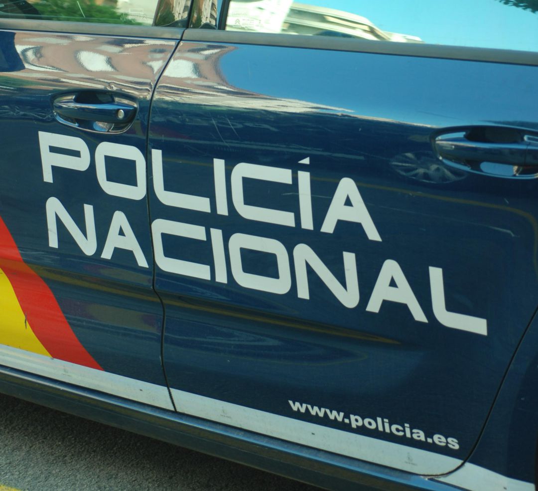 Vehículo de la Policía Nacional de Gandia Vehículo de la Policía Nacional de Gandia