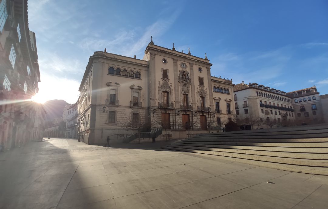 Ayuntamiento de Jaén en la plaza de Santa María. Ayuntamiento de Jaén en la plaza de Santa María.