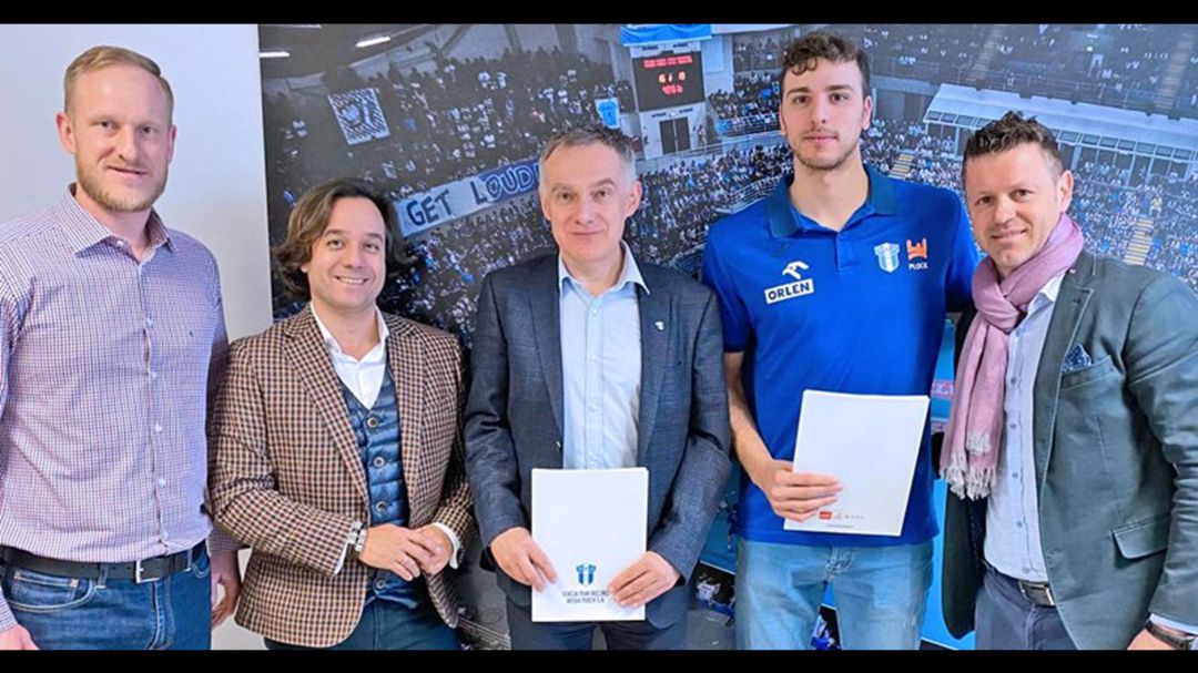 David Fernández en su presentación con el Wisla Plock David Fernández en su presentación con el Wisla Plock