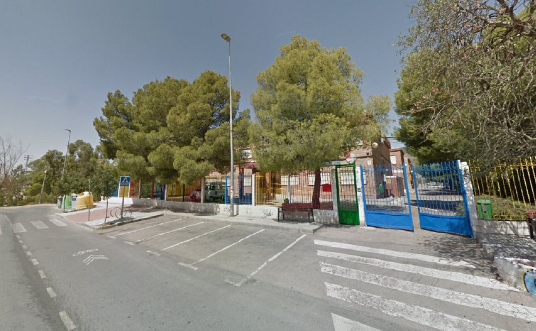 6.000 metros cuadrados de amianto en centros educativos de Lorca, pendientes aún de su retirada 6.000 metros cuadrados de amianto en centros educativos de Lorca, pendientes aún de su retirada